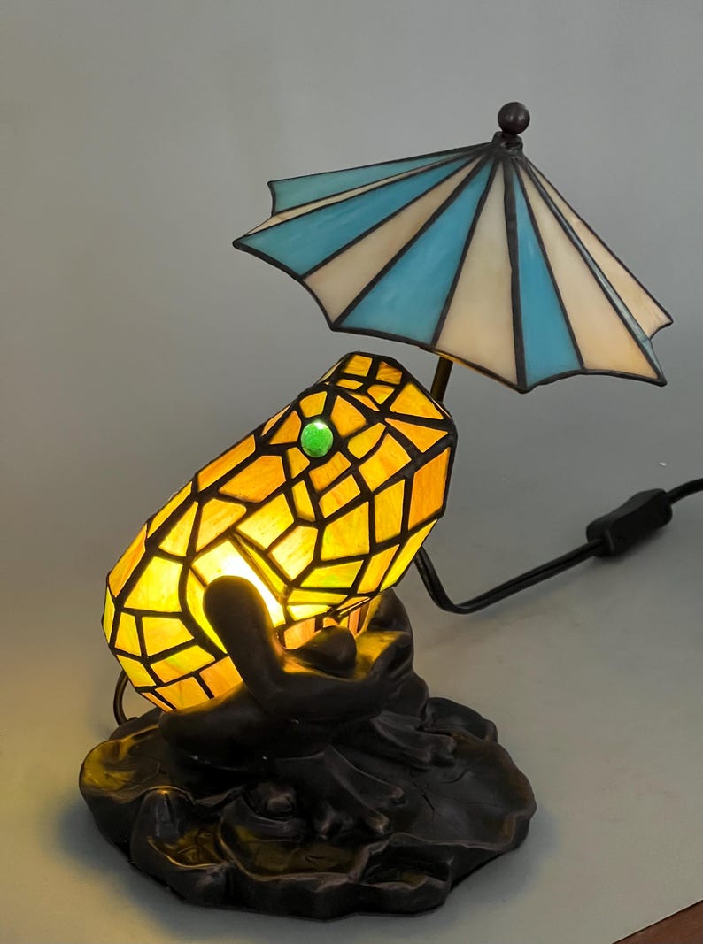 Frog Umbrella Tiffany Table Lamp, Home Decor, Handmade Antique Lighting, Animal Tiffany lamp, Garden Decor