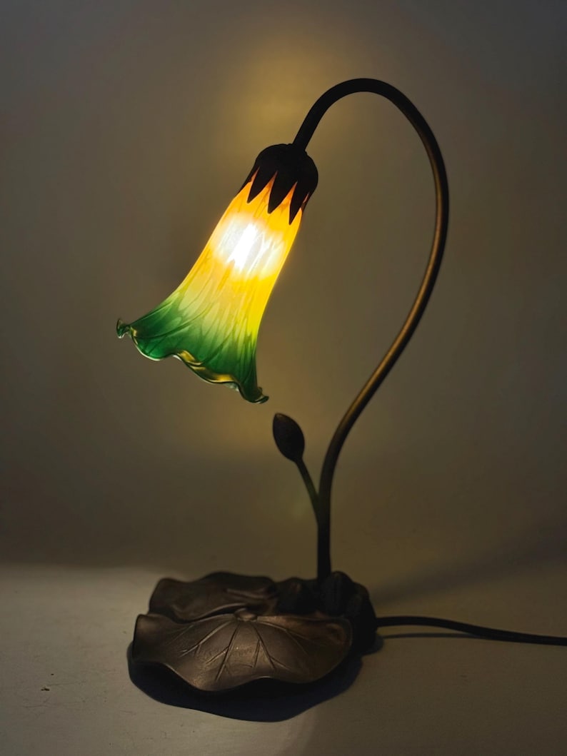 Pond Lily Flower Table Lamp, Stained Glass Table Lamp, Spring Home Decor, Handmade Antique Lighting, Vintage Tiffany lamp