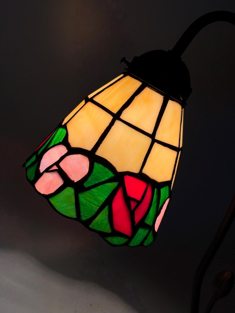 Pond Lily Flower Table Lamp, Stained Glass Table Lamp, Spring Home Decor, Handmade Antique Lighting, Vintage Tiffany lamp