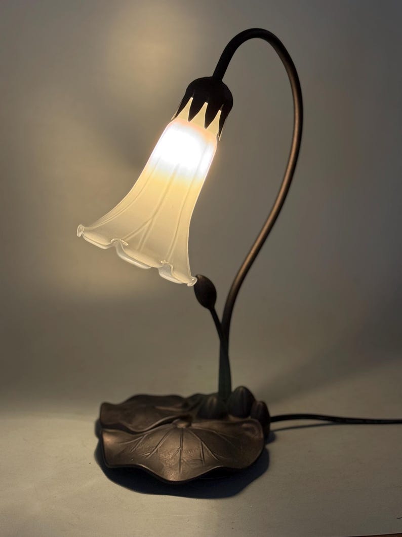 Pond Lily Flower Table Lamp, Stained Glass Table Lamp, Spring Home Decor, Handmade Antique Lighting, Vintage Tiffany lamp