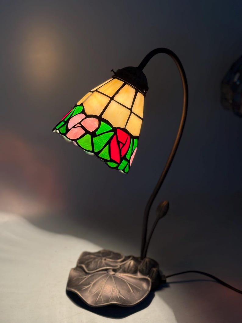 Pond Lily Flower Table Lamp, Stained Glass Table Lamp, Spring Home Decor, Handmade Antique Lighting, Vintage Tiffany lamp