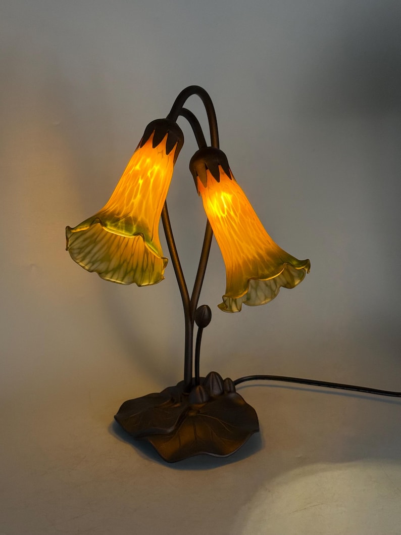 Pond Lily Flower Table Lamp, Stained Glass Table Lamp, Spring Home Decor, Handmade Antique Lighting, Vintage Tiffany lamp